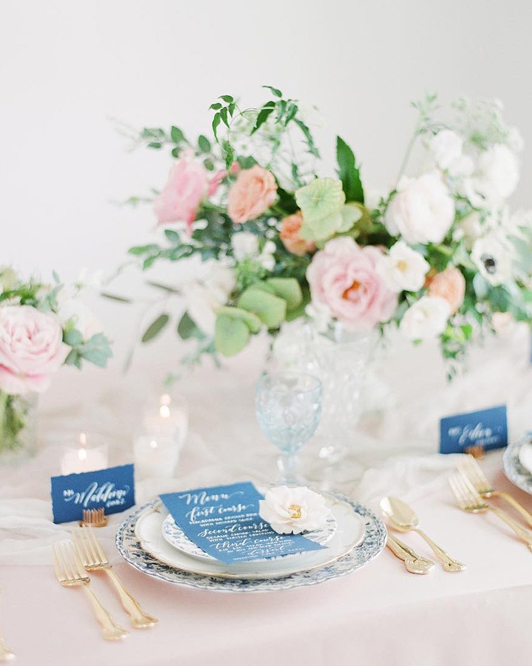 wedding colors Royal Blue Champagne Cream Rose Mauve table decoration table setting