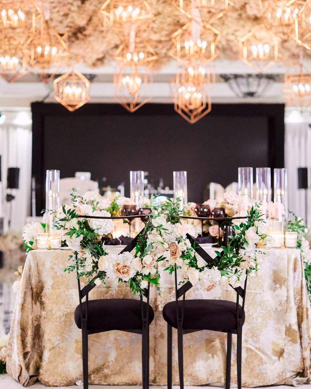 wedding colors black white gold table decor