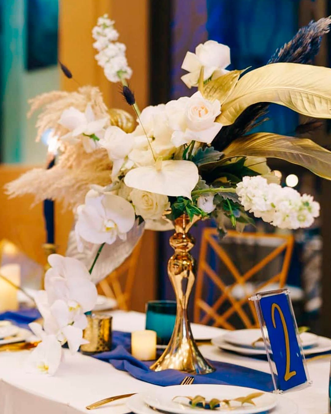 wedding colors navy white gold table decor
