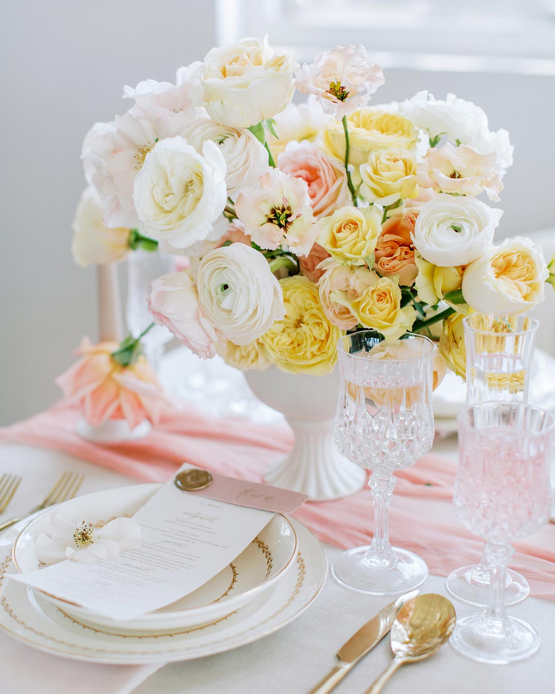 wedding colors-yellow-pale pink flowers bouquet