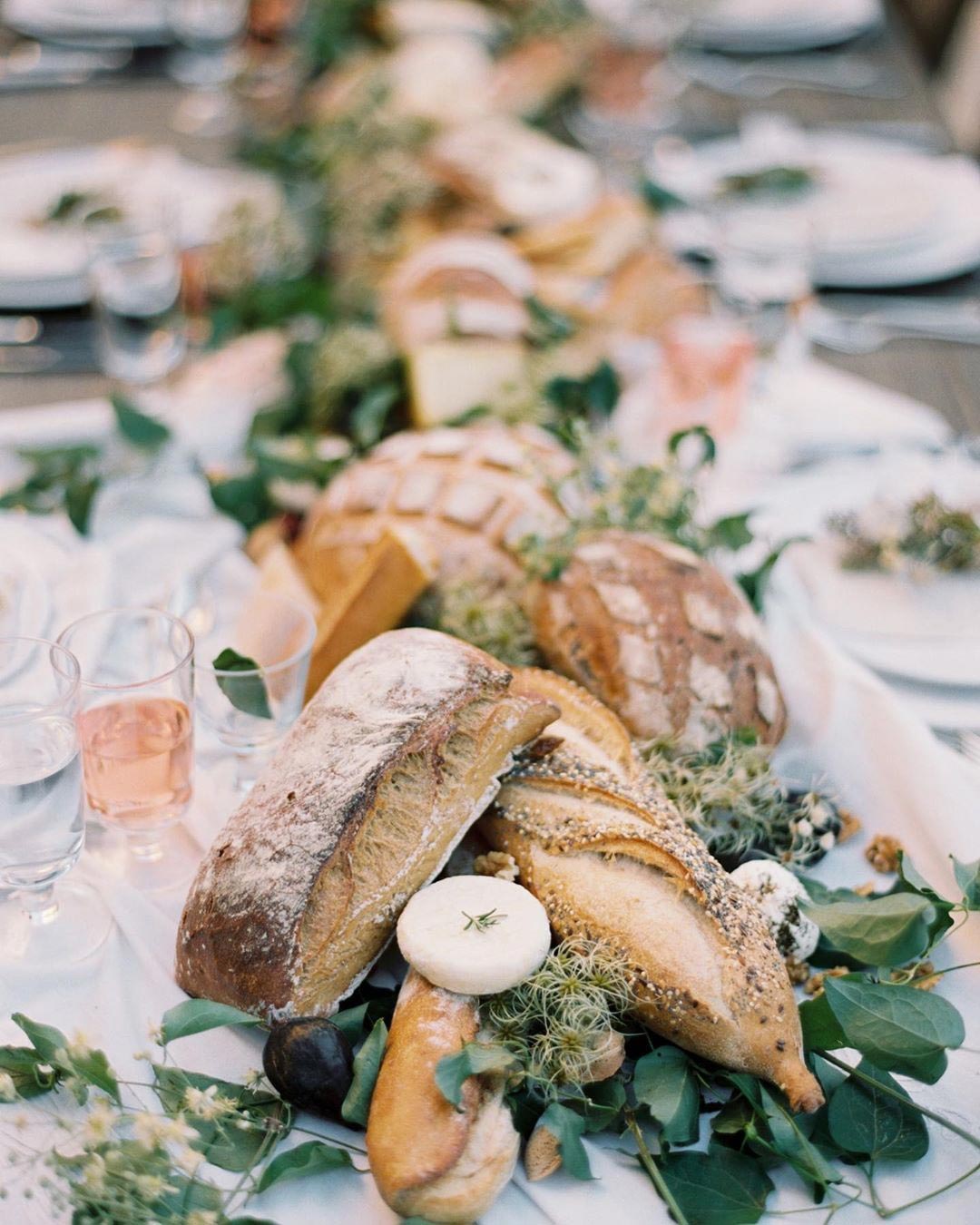 wedding ideas bread centerpiece eclectic table