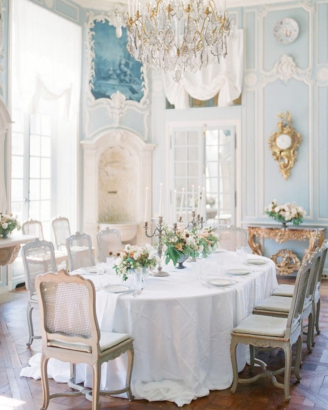 wedding ideas dinning room white blue