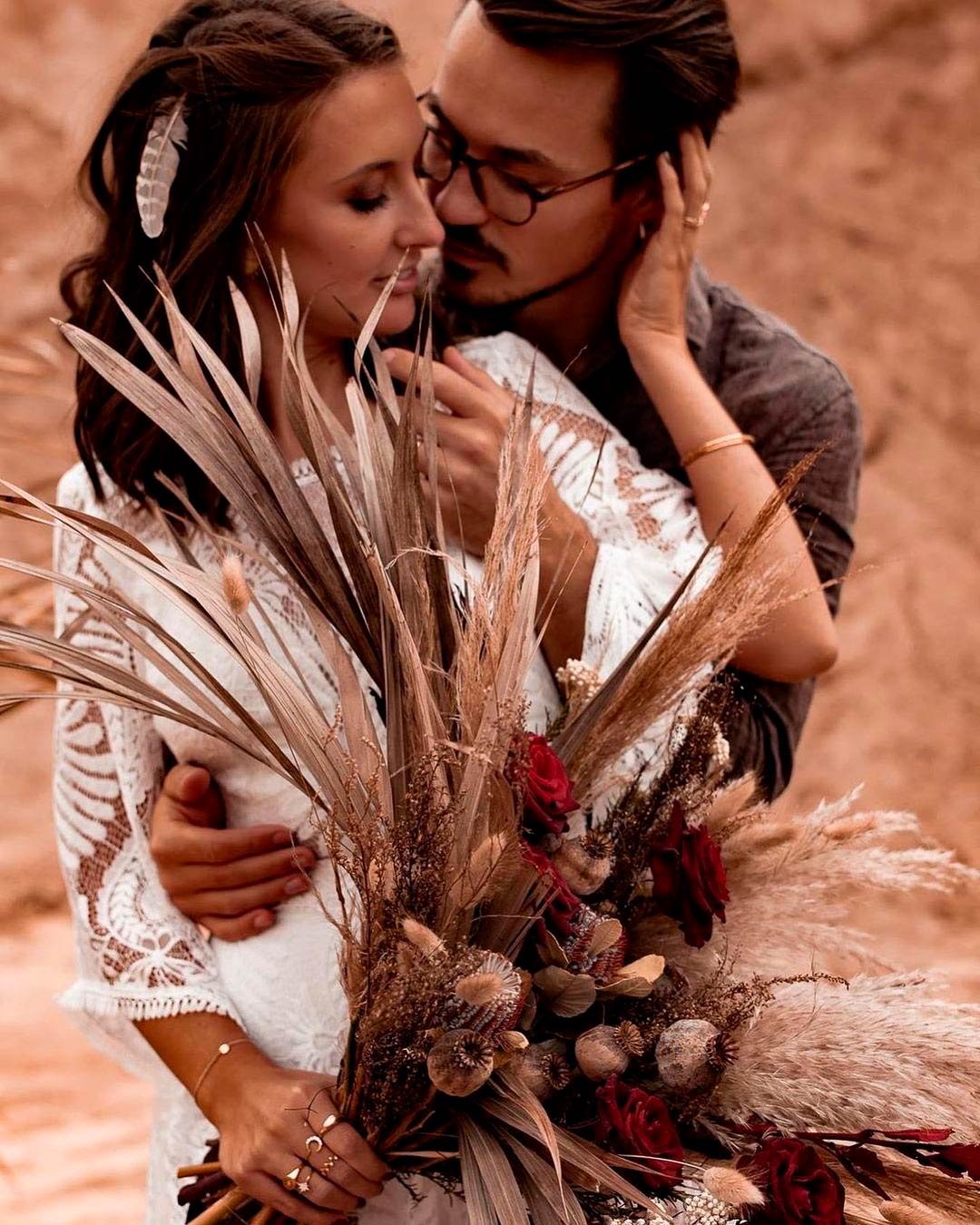 wedding ideas dried bouquet bride groom