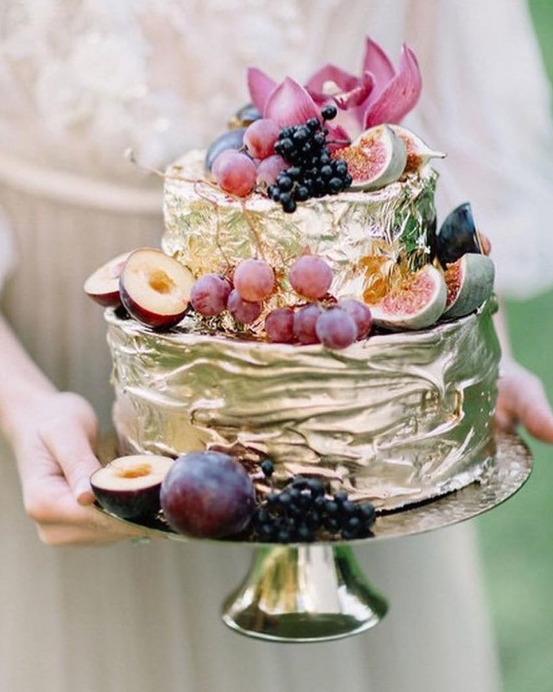 wedding ideas fruits gold theme cake