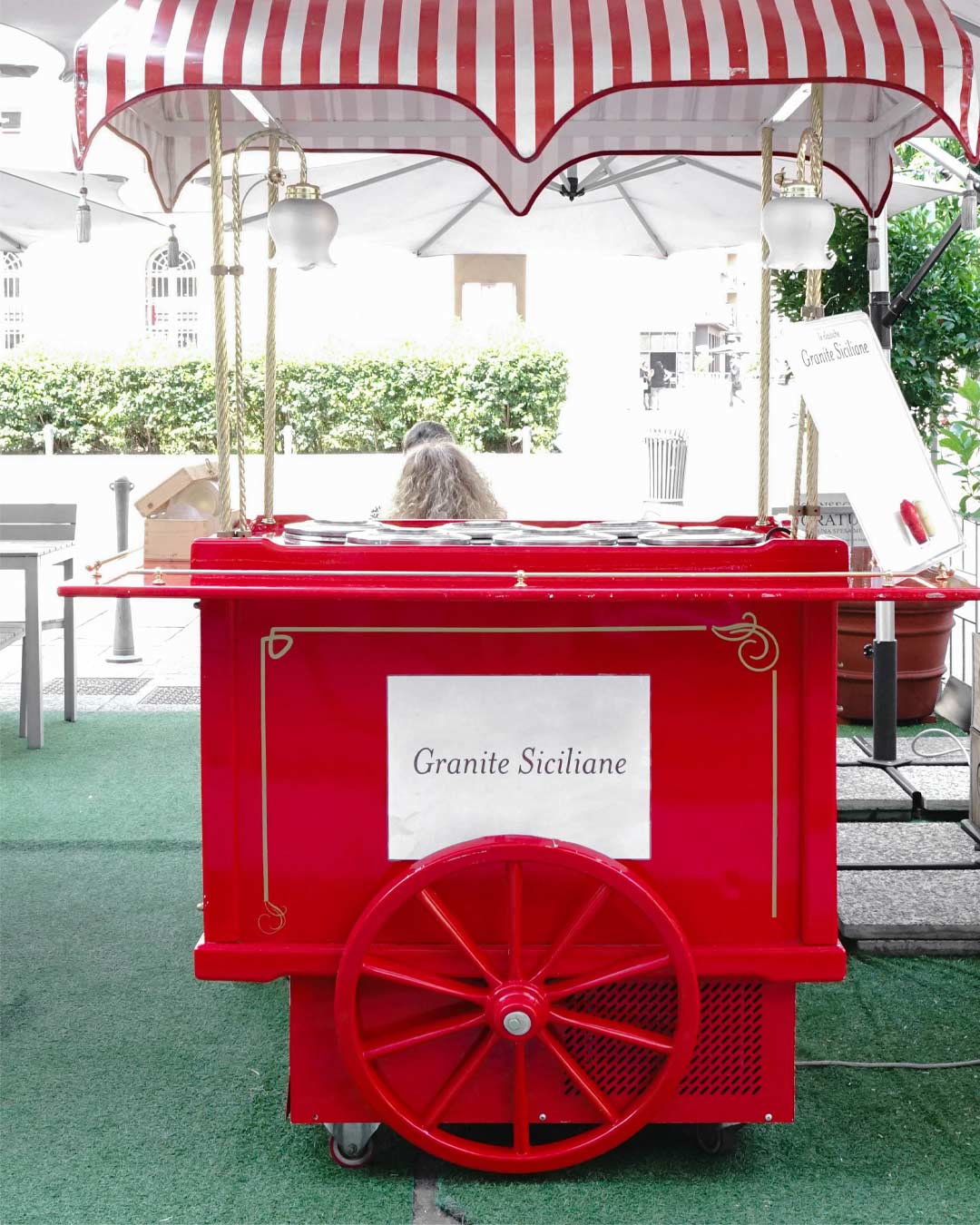 wedding deas ice cream red cart
