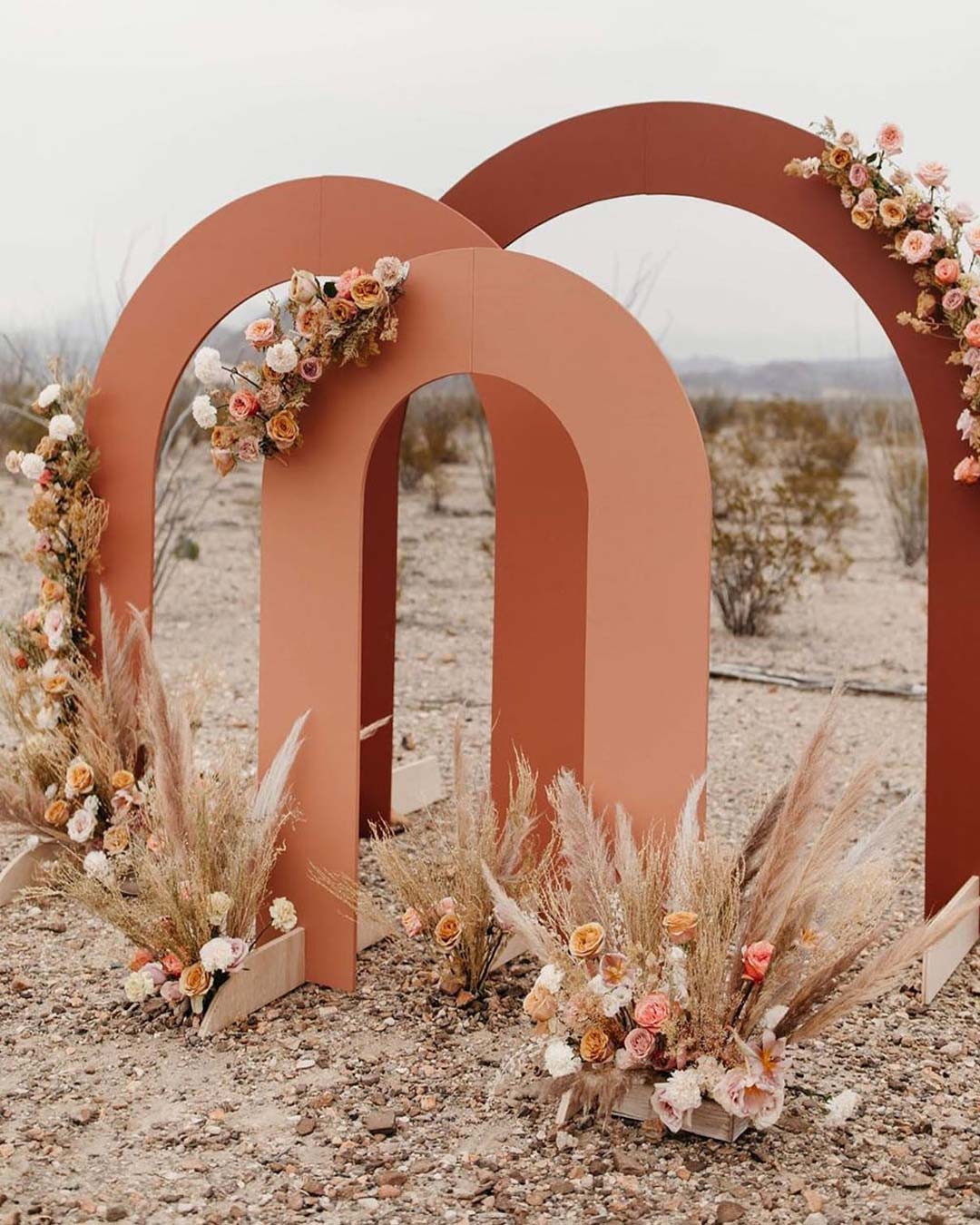 wedding ideas modern flowers minimalistic arch