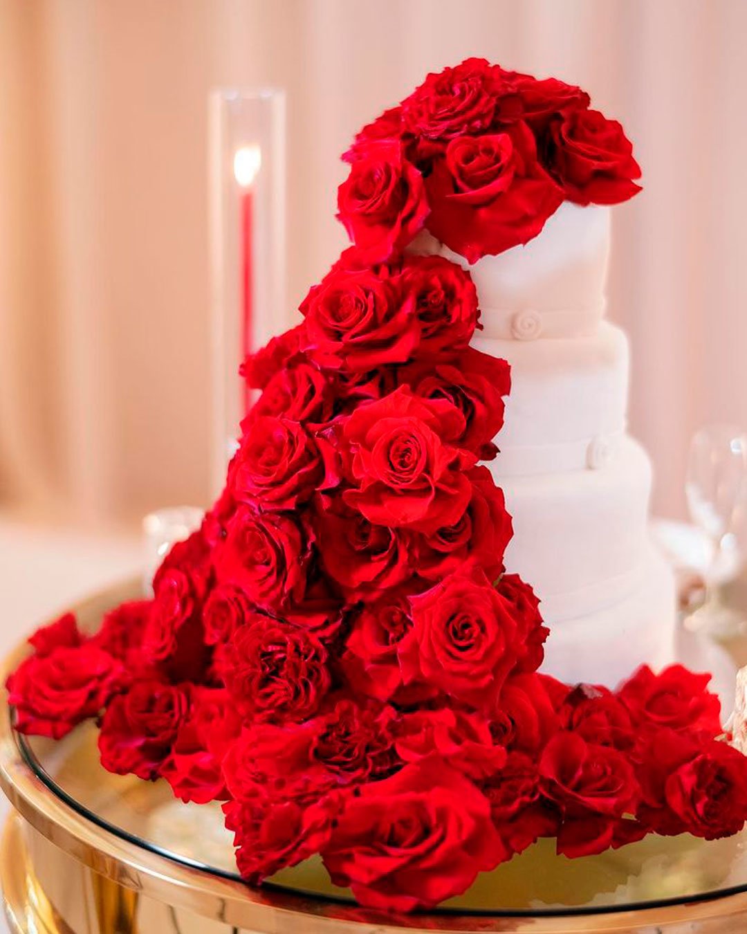 wedding ideas red roses cake