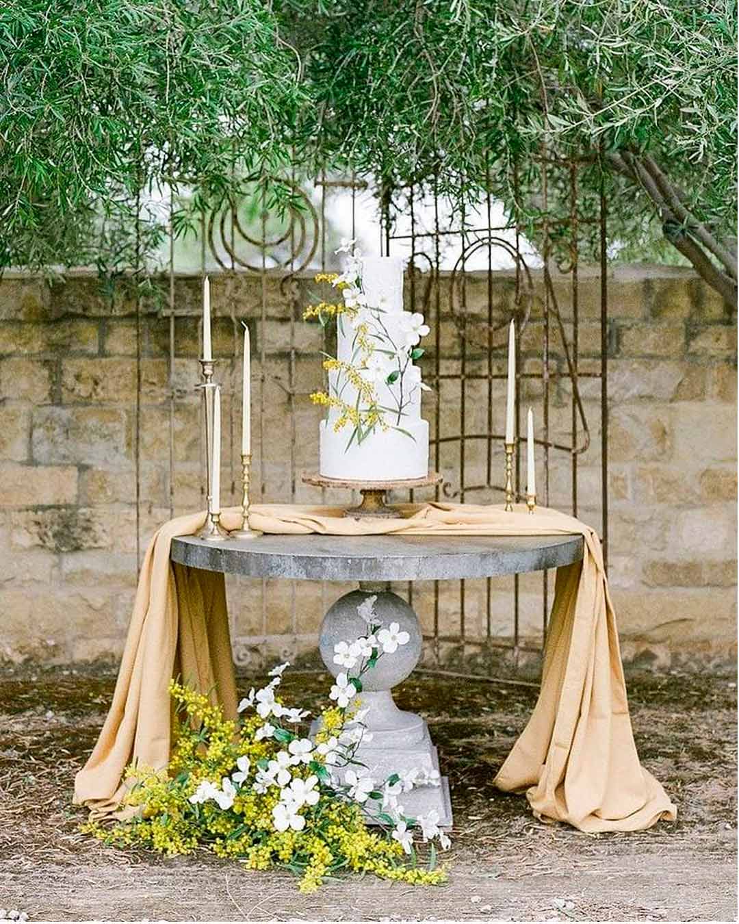 wedding ideas vintage decor cake table