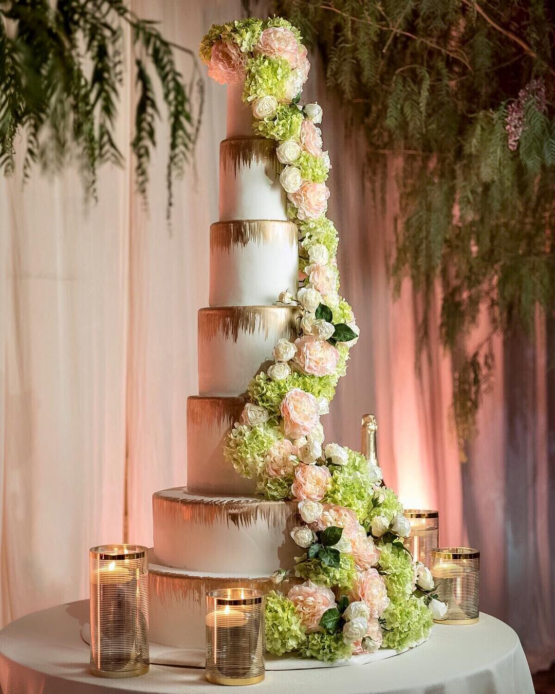 wedding trends metallic cake