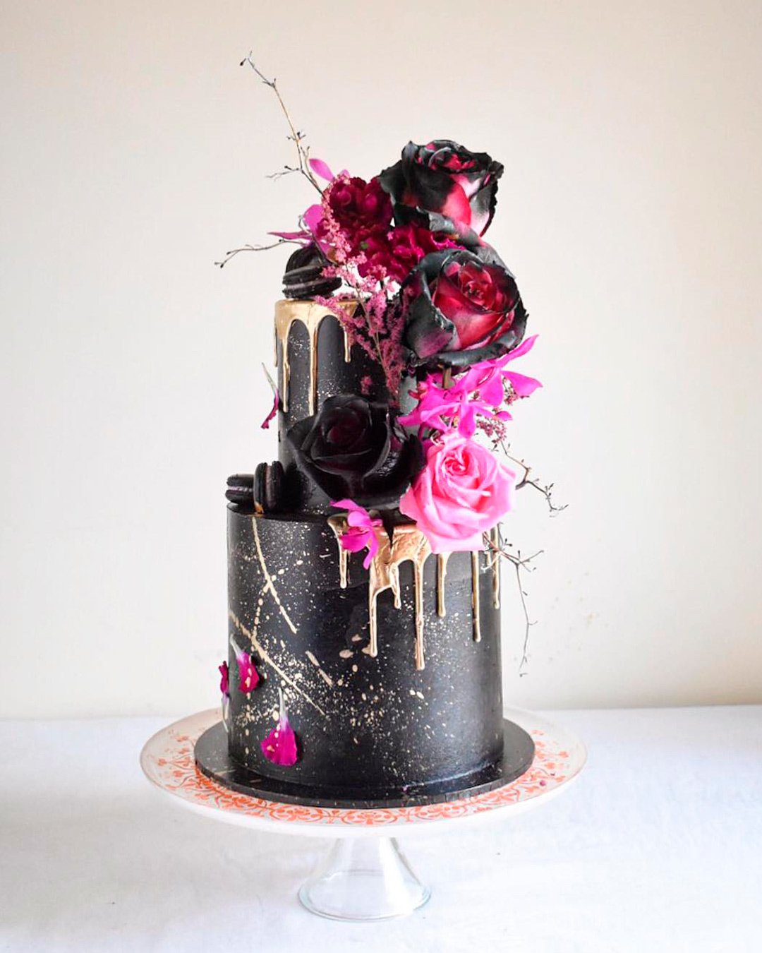 drip wedding cakes black roses