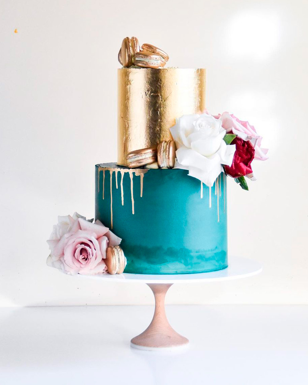 drip wedding cakes gold blue