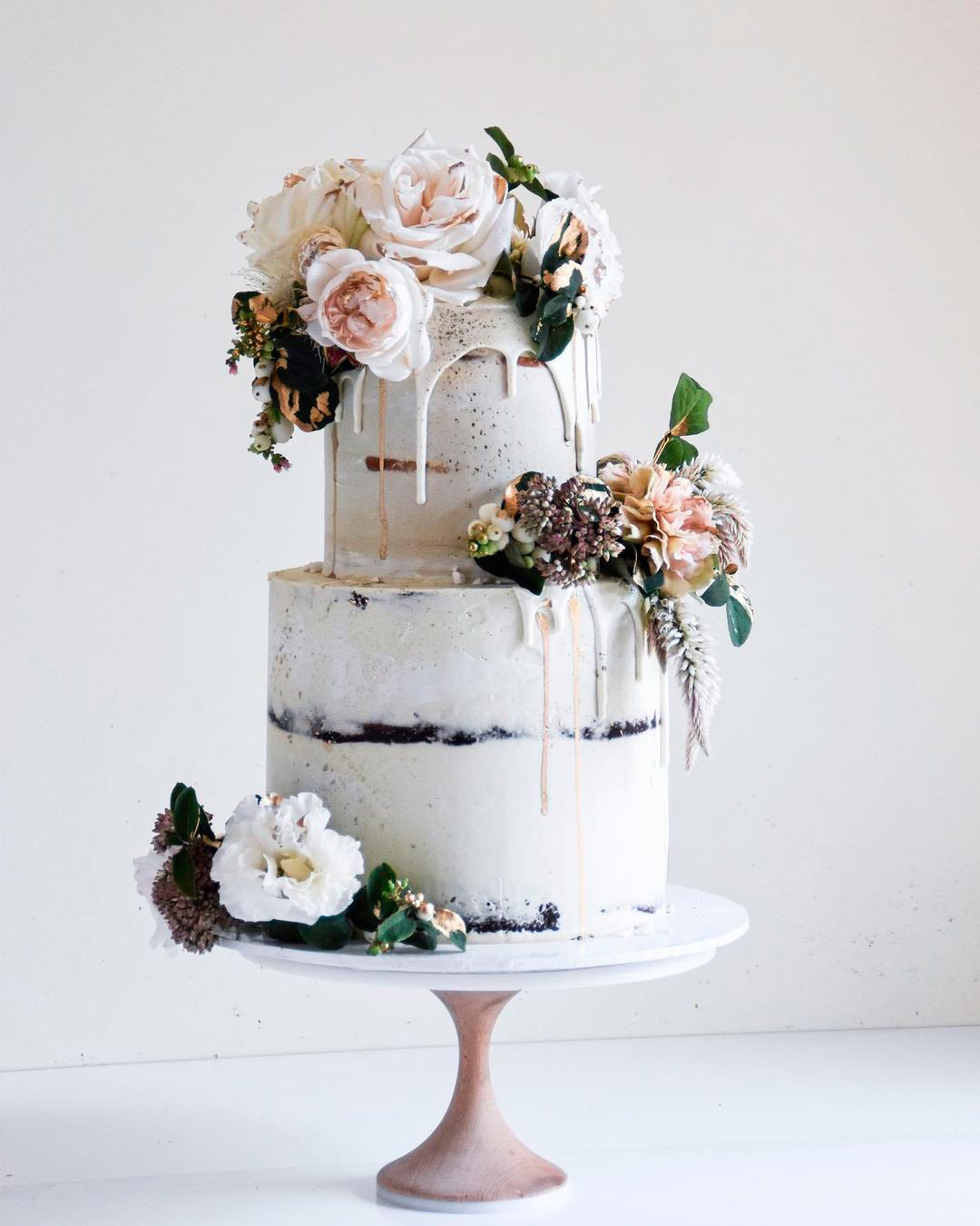 drip wedding cakes gold flowers nacked