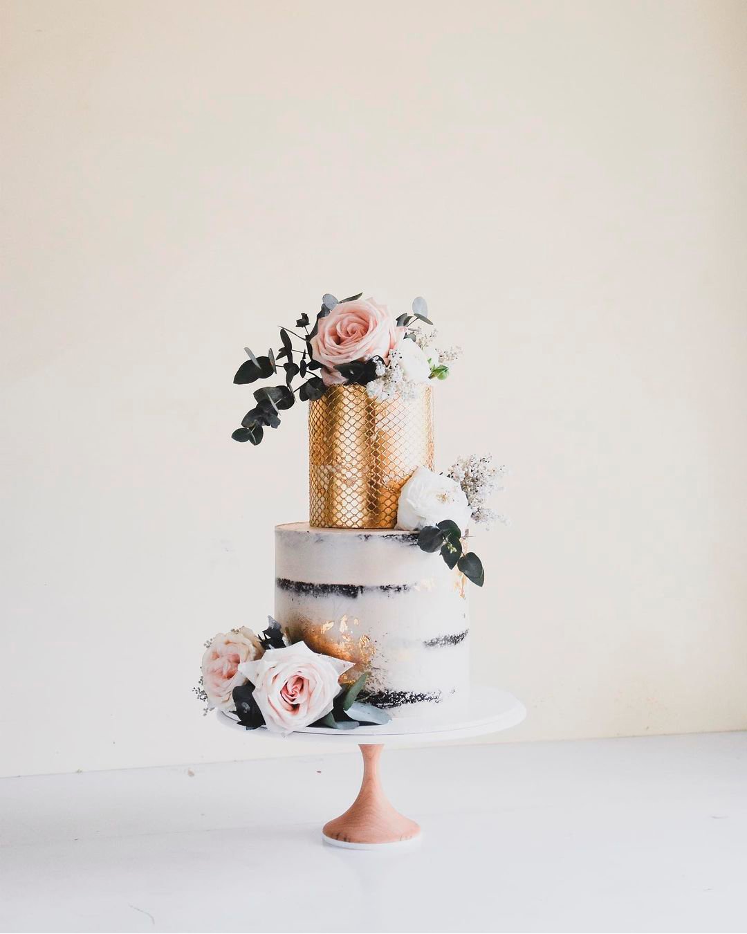 drip wedding cakes gold nacked