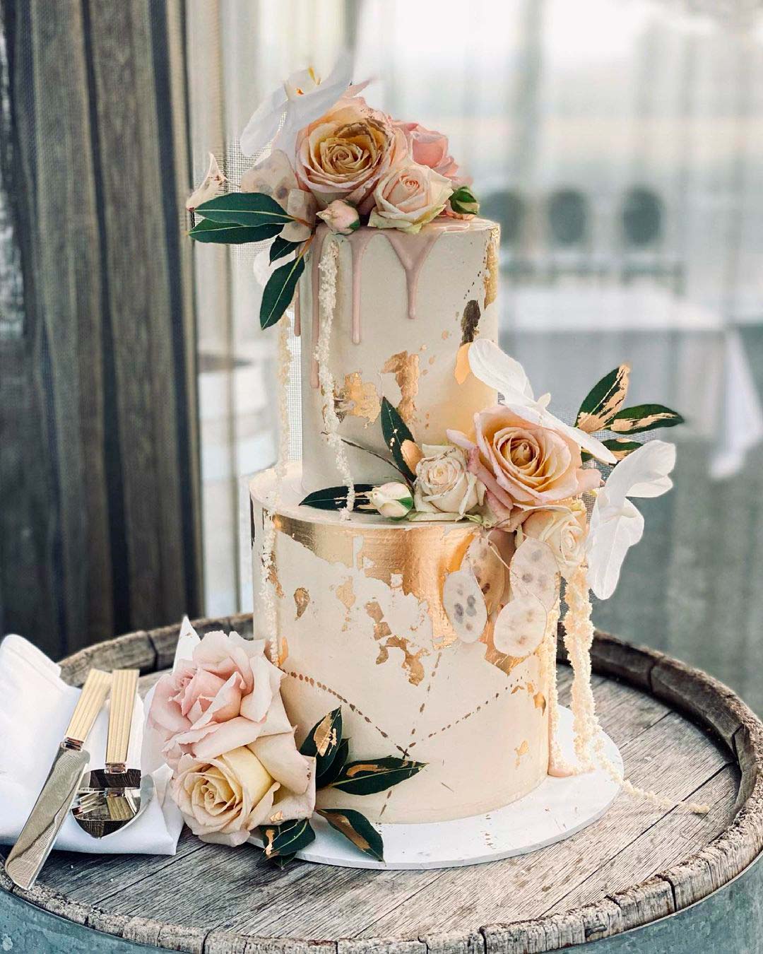 drip wedding cakes gold tired floral