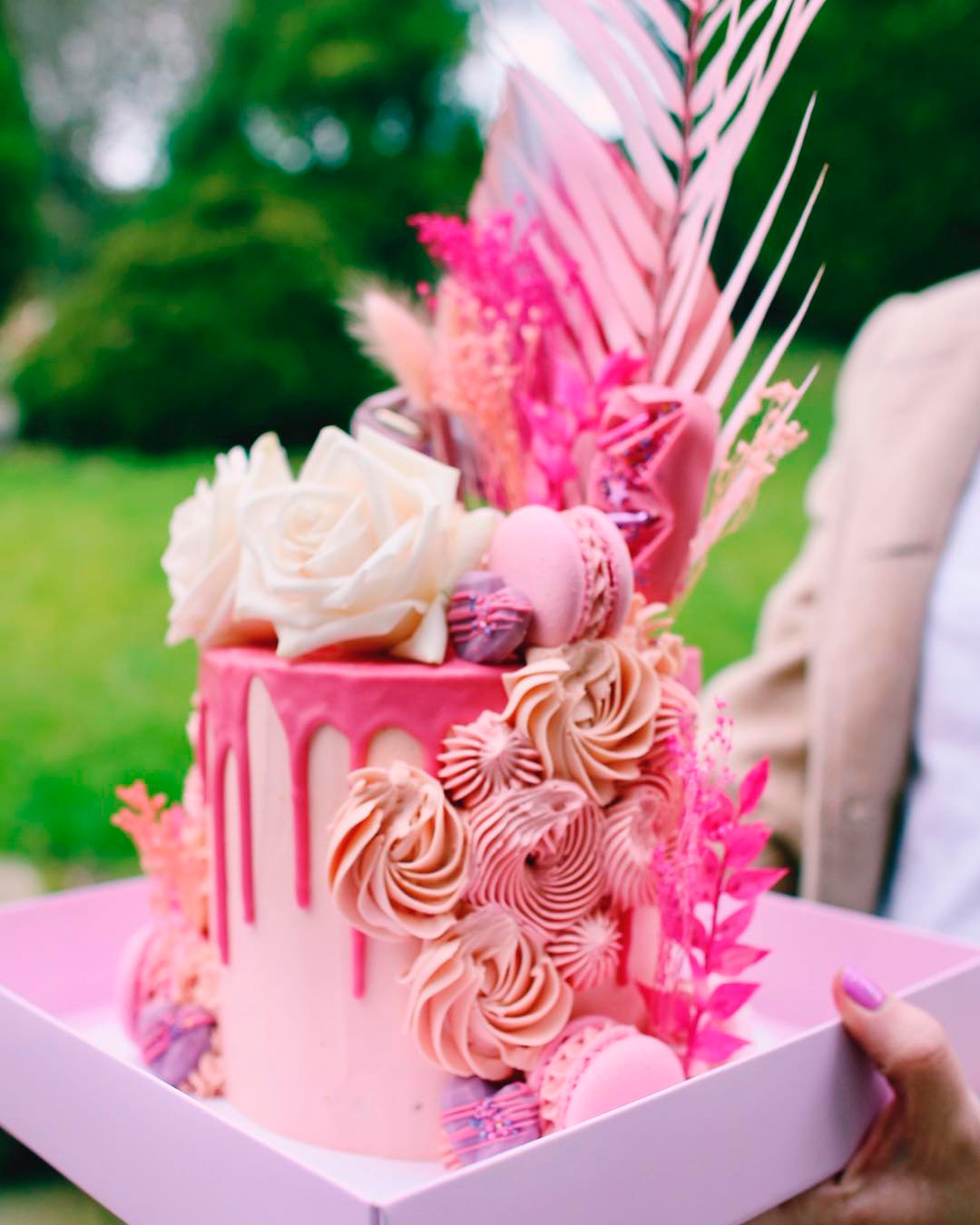 drip wedding cakes pink