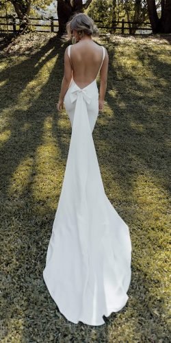 sexy Brautkleider Ideen einfach mit Spaghettiträgern rückenfreie Boho Anmut