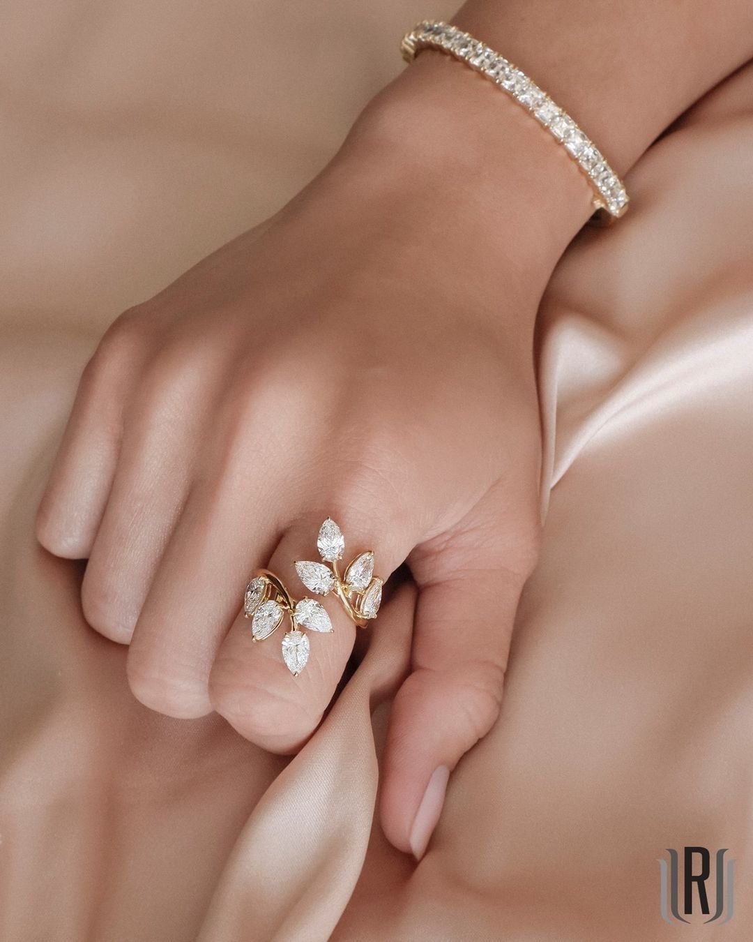 unique engagement rings with diamonds4