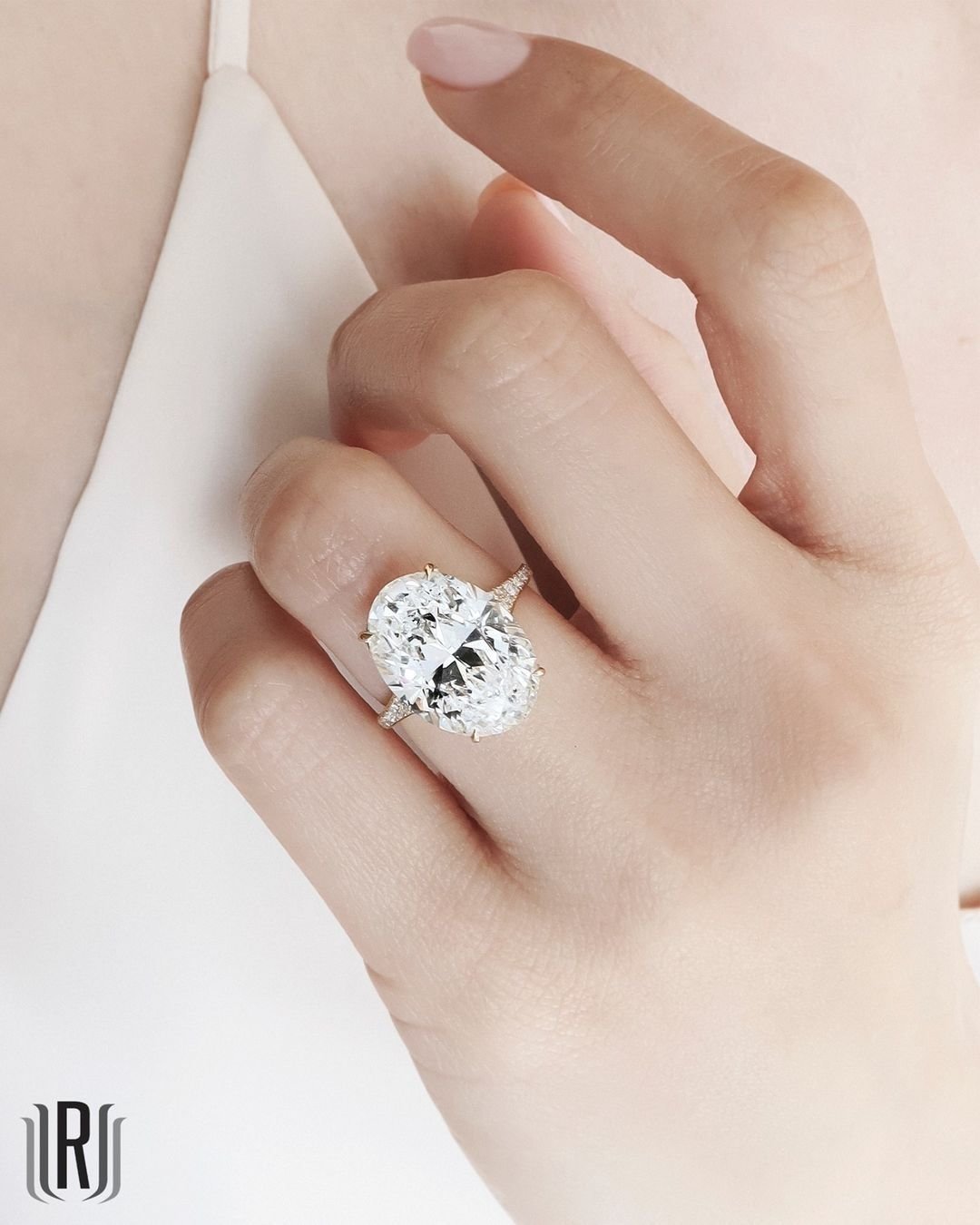 unique engagement rings with diamonds3