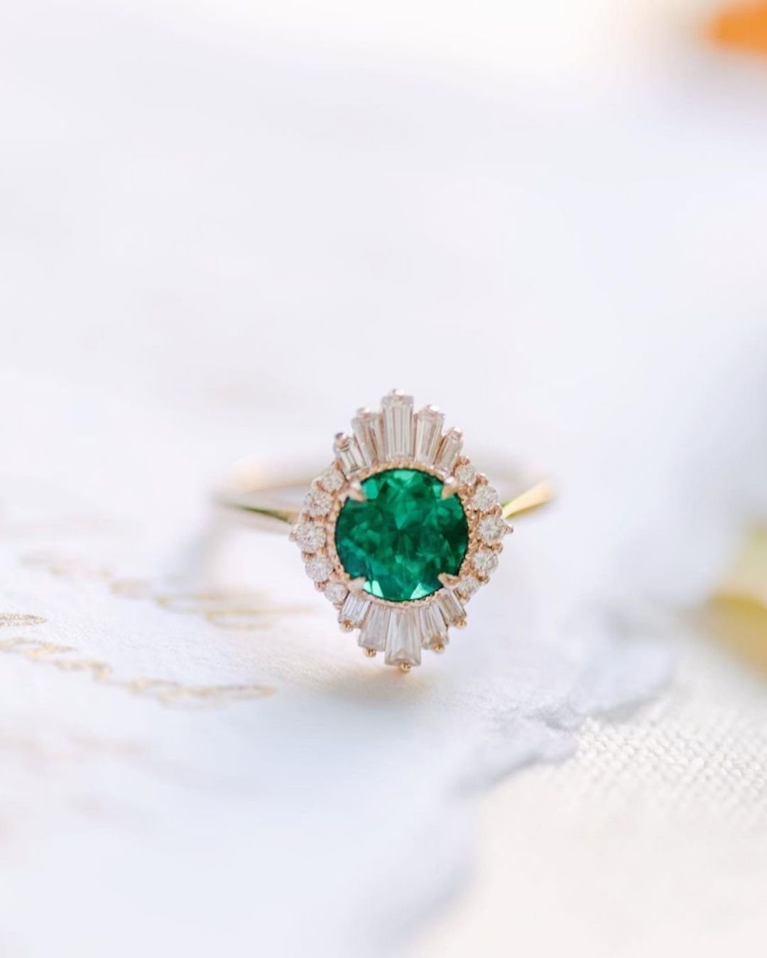 unique engagement rings with сolored сenter stones5