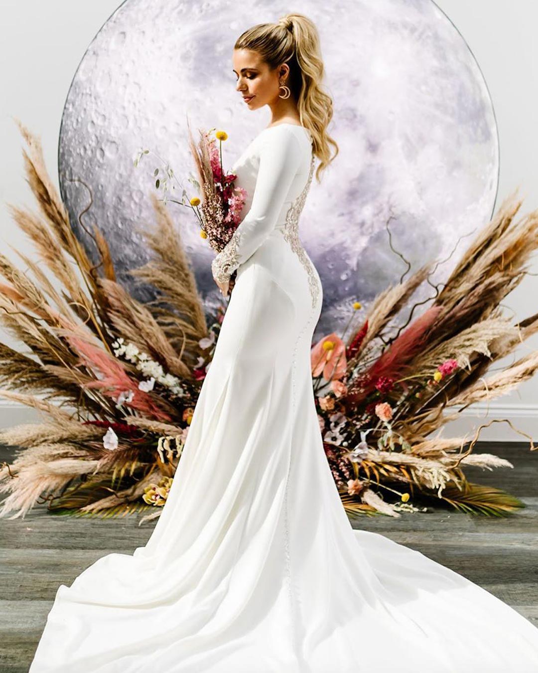 wedding colors bride bouquet backdrop