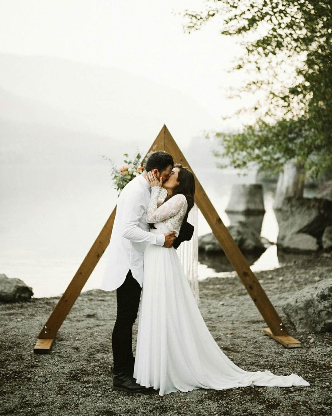 wedding ideas minimalistic arch wooden bride groom
