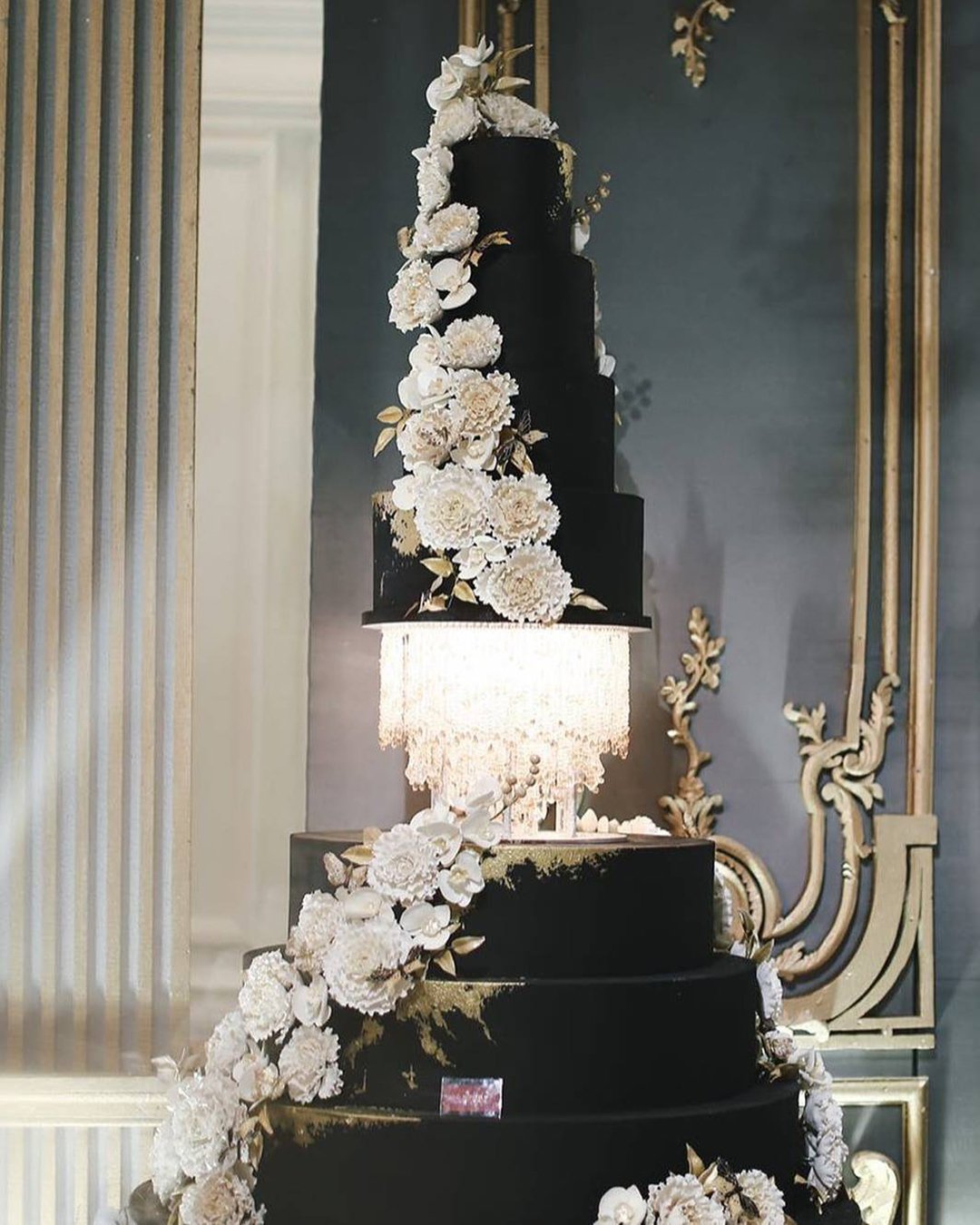 black wedding cake chic cake white flower cascade lenovellecake