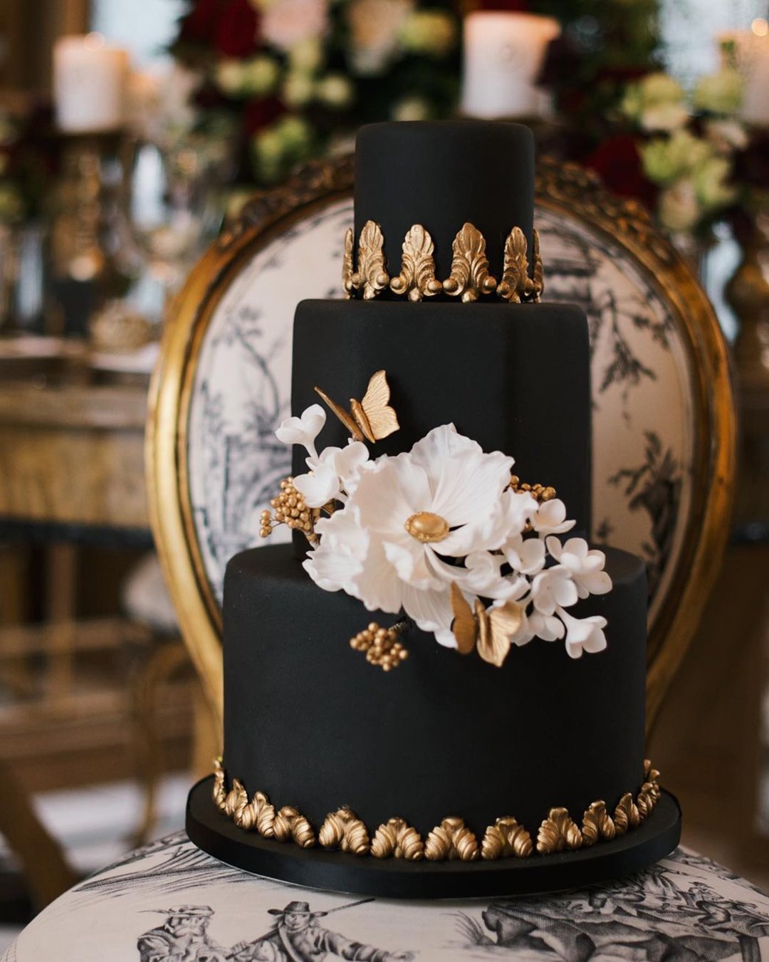 black wedding cake elegatnt cake white flowers elizabethscakeemporium