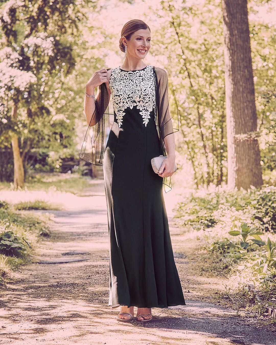 can you wear white and black to a wedding