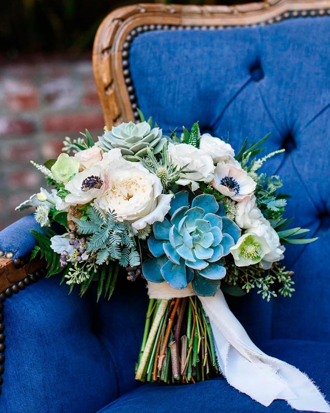 blue and white wedding colors bouquet flowers