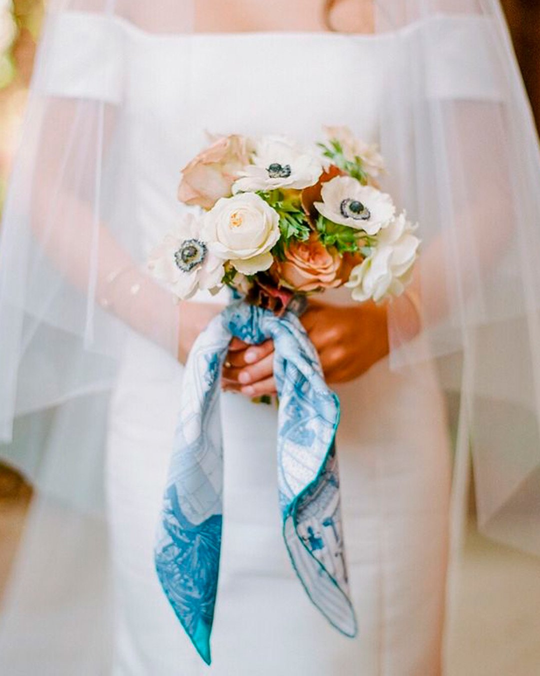 blue and white wedding colors bouquet flowers