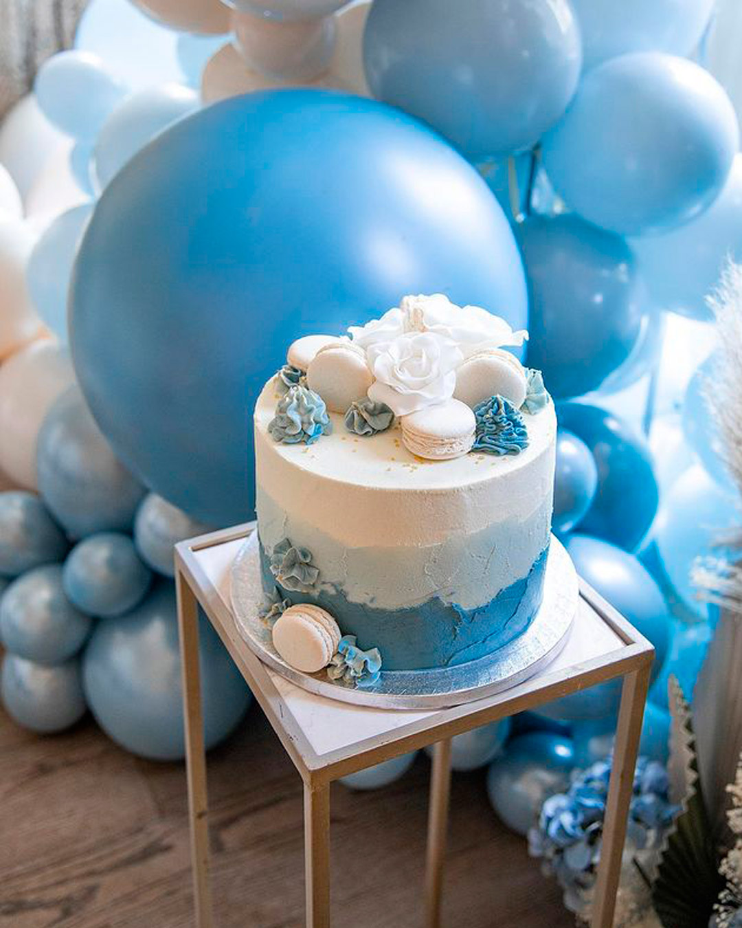 blue and white wedding colors cake ballons