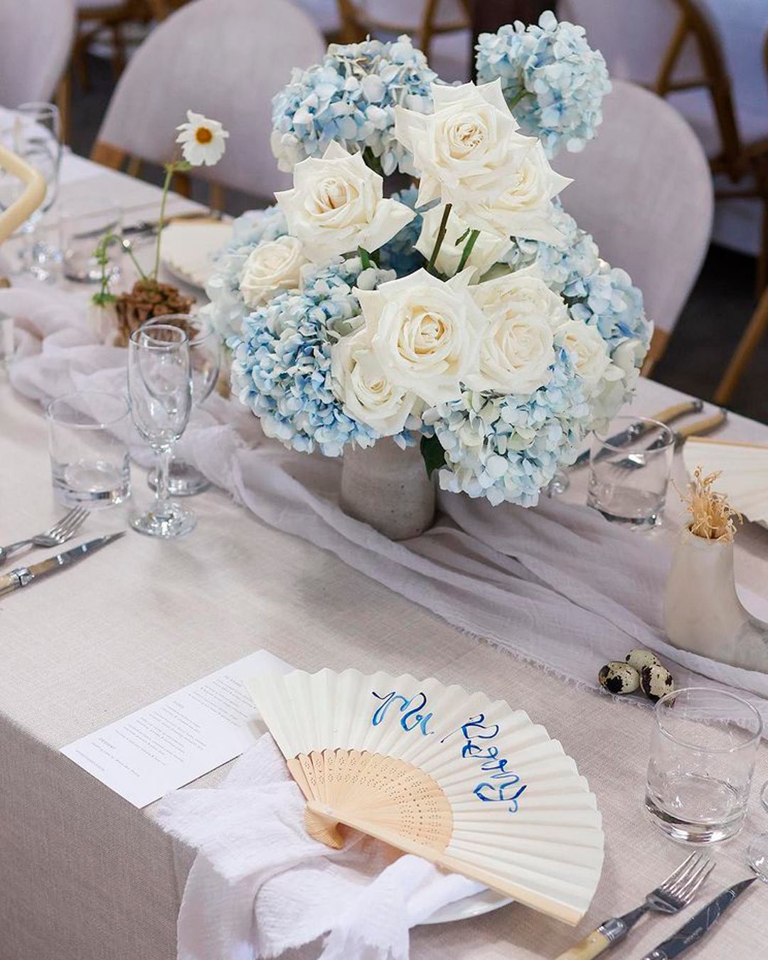 blue and white wedding colors flowers centerpiece table setting