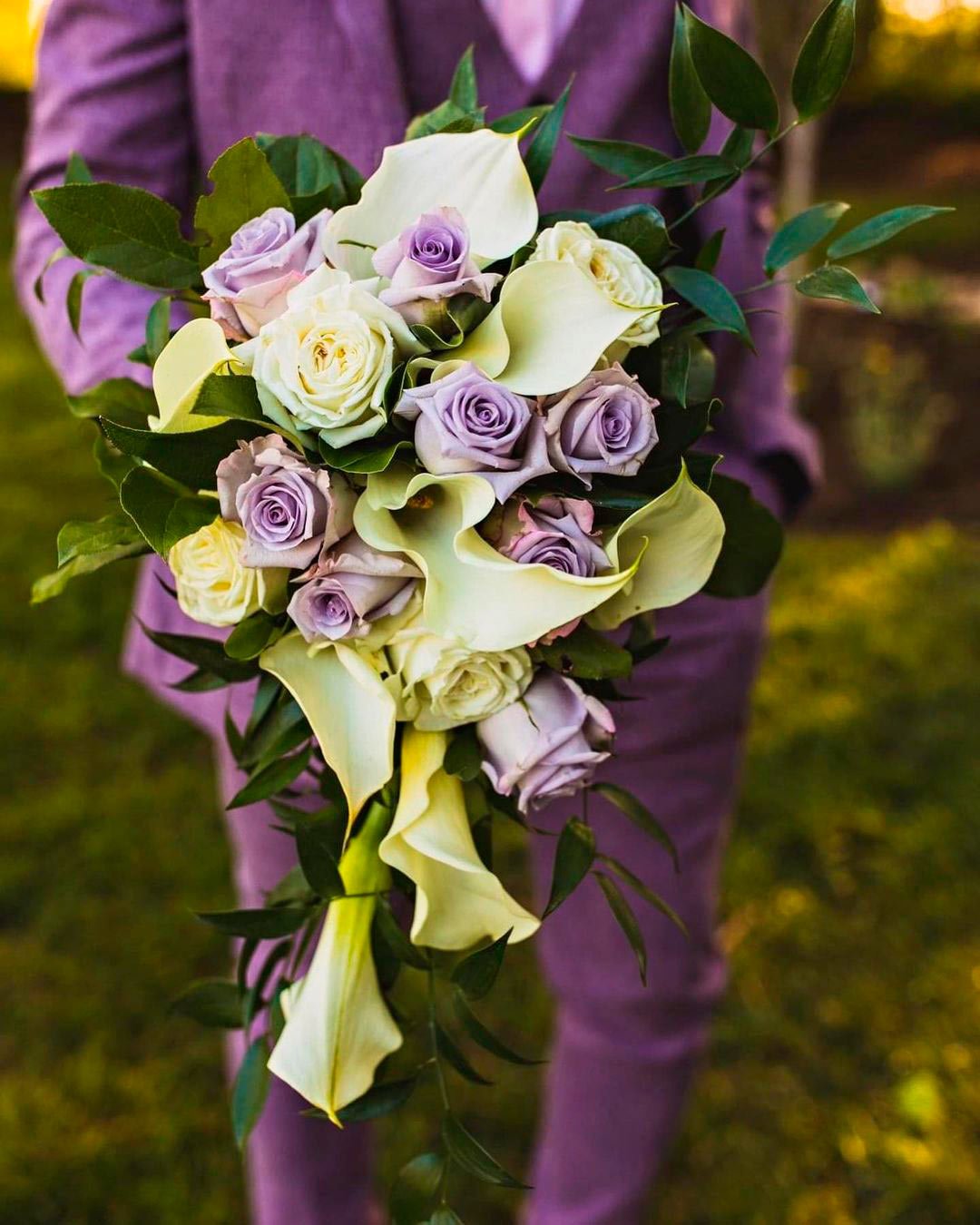 lavender wedding color bouquet flowers