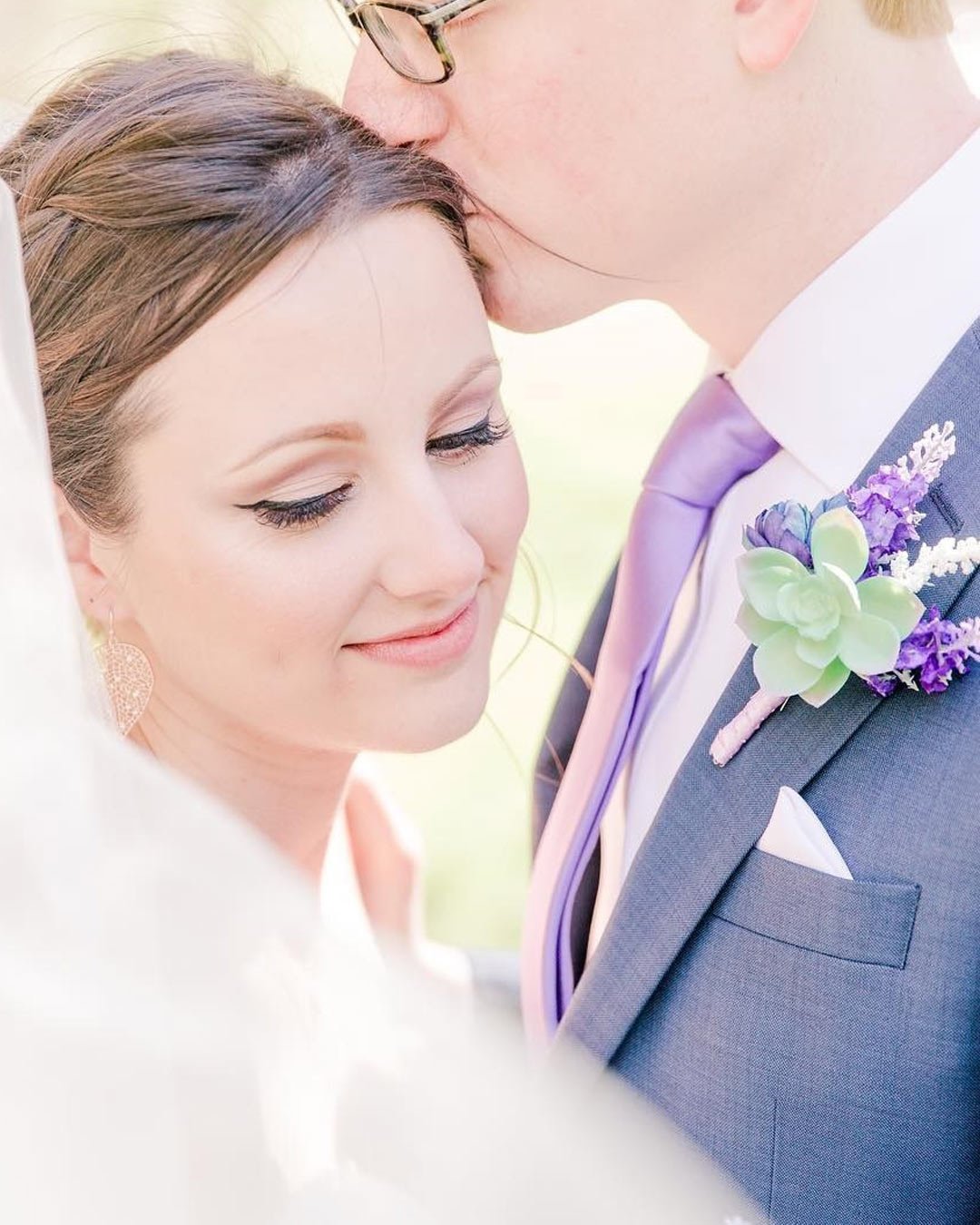lavender wedding colors boutonniere