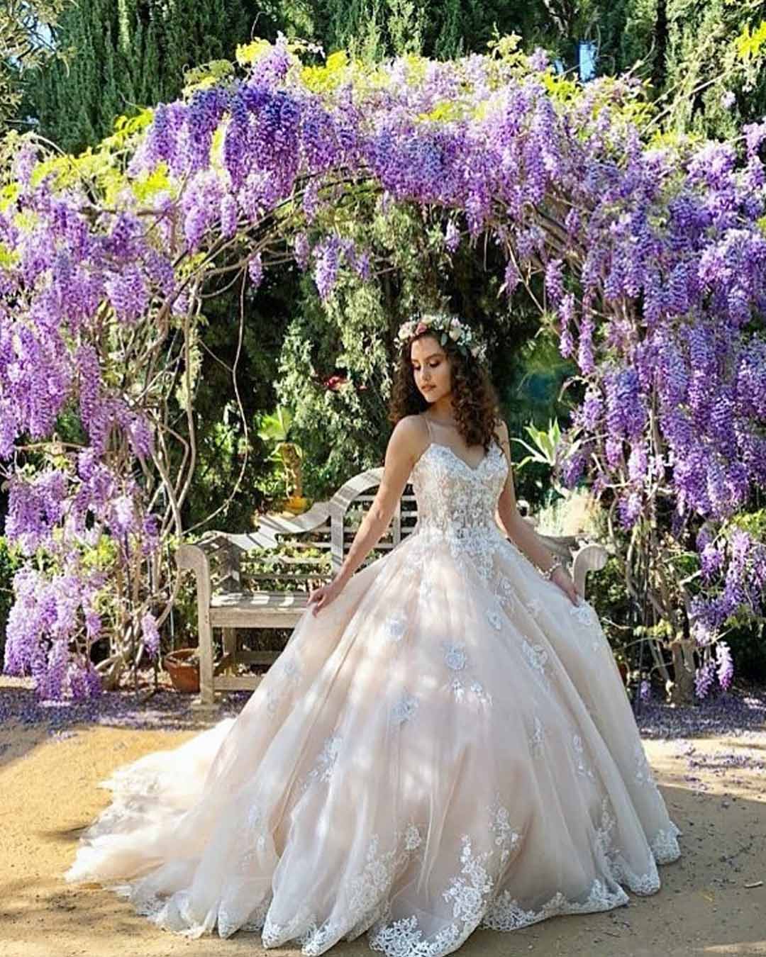 lavender wedding colors bride flowers decor