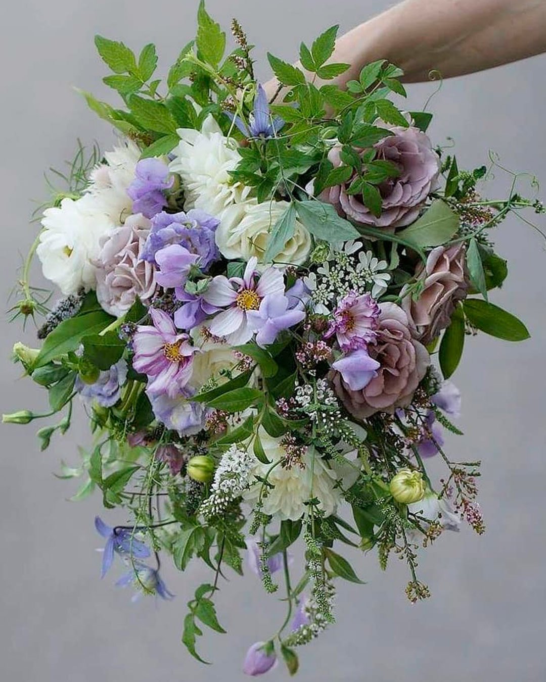 lavender wedding colors flowers bouquet