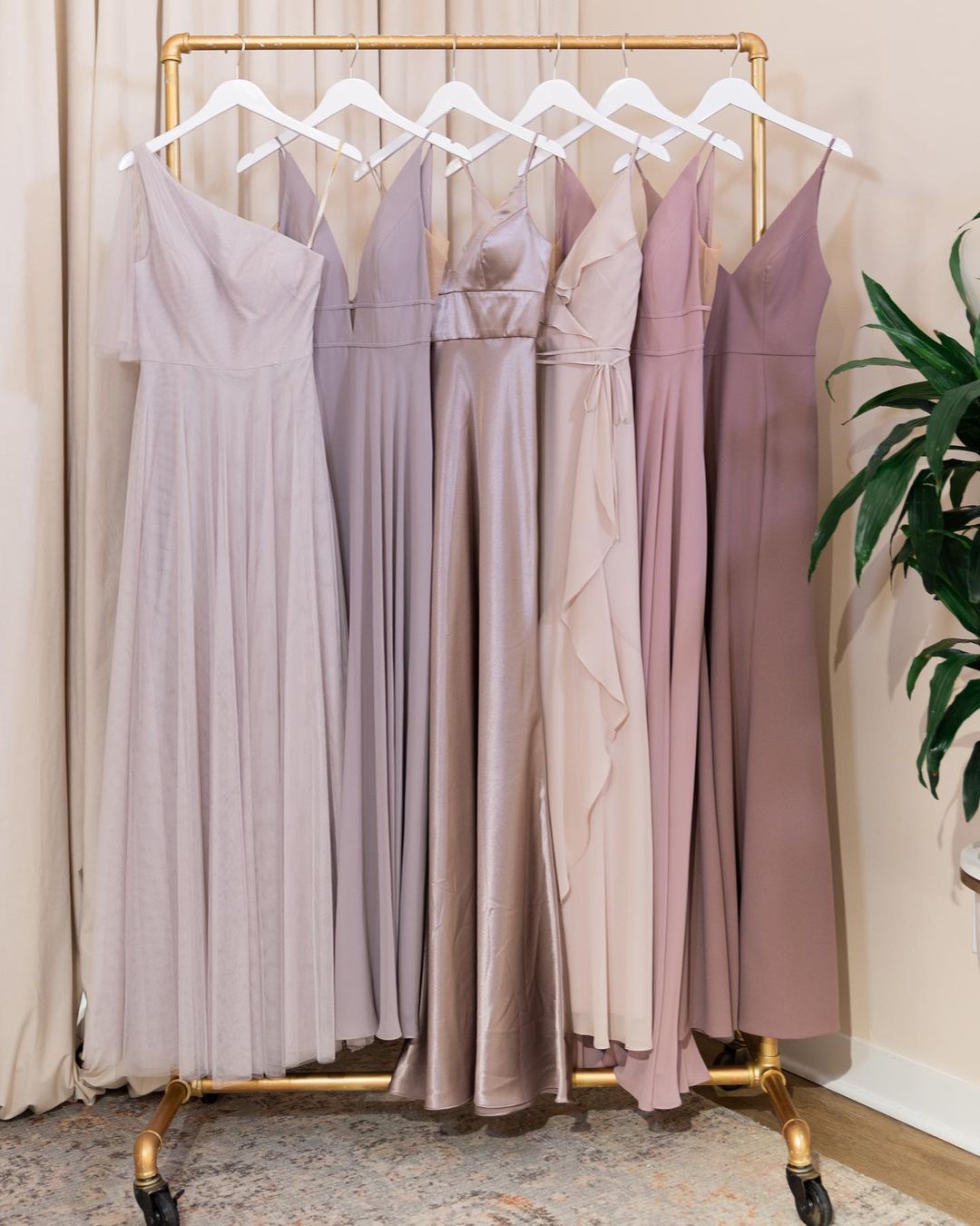 lavender wedding colors guests outfits ideas