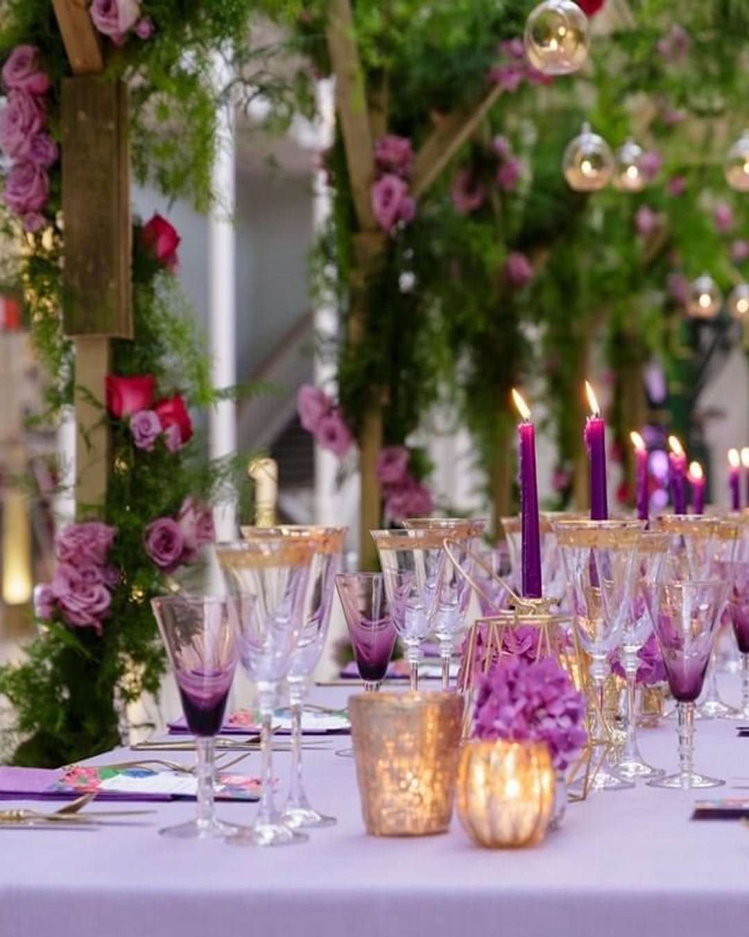lilac wedding color table seatting plates