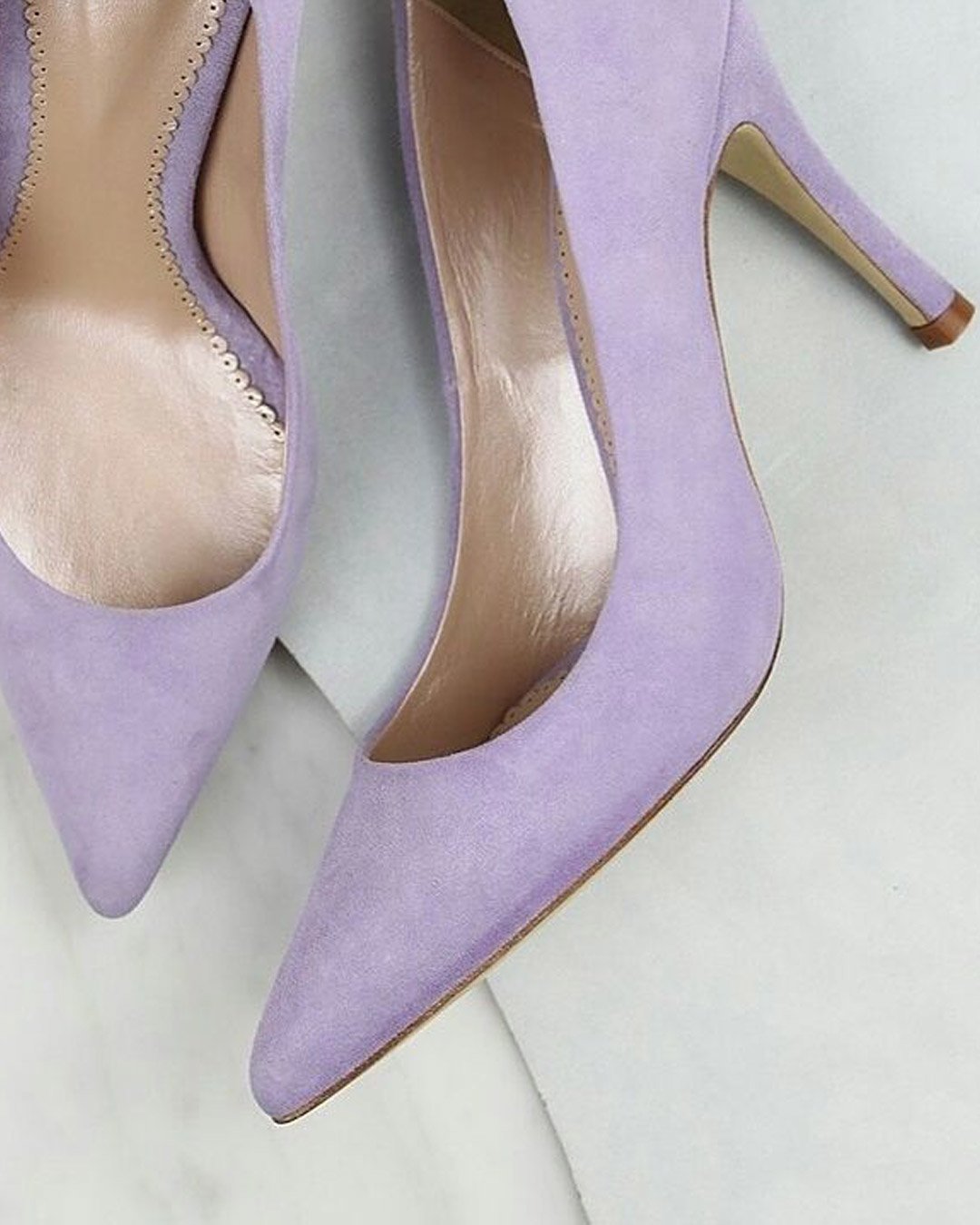 what colour shoes go with lilac dress