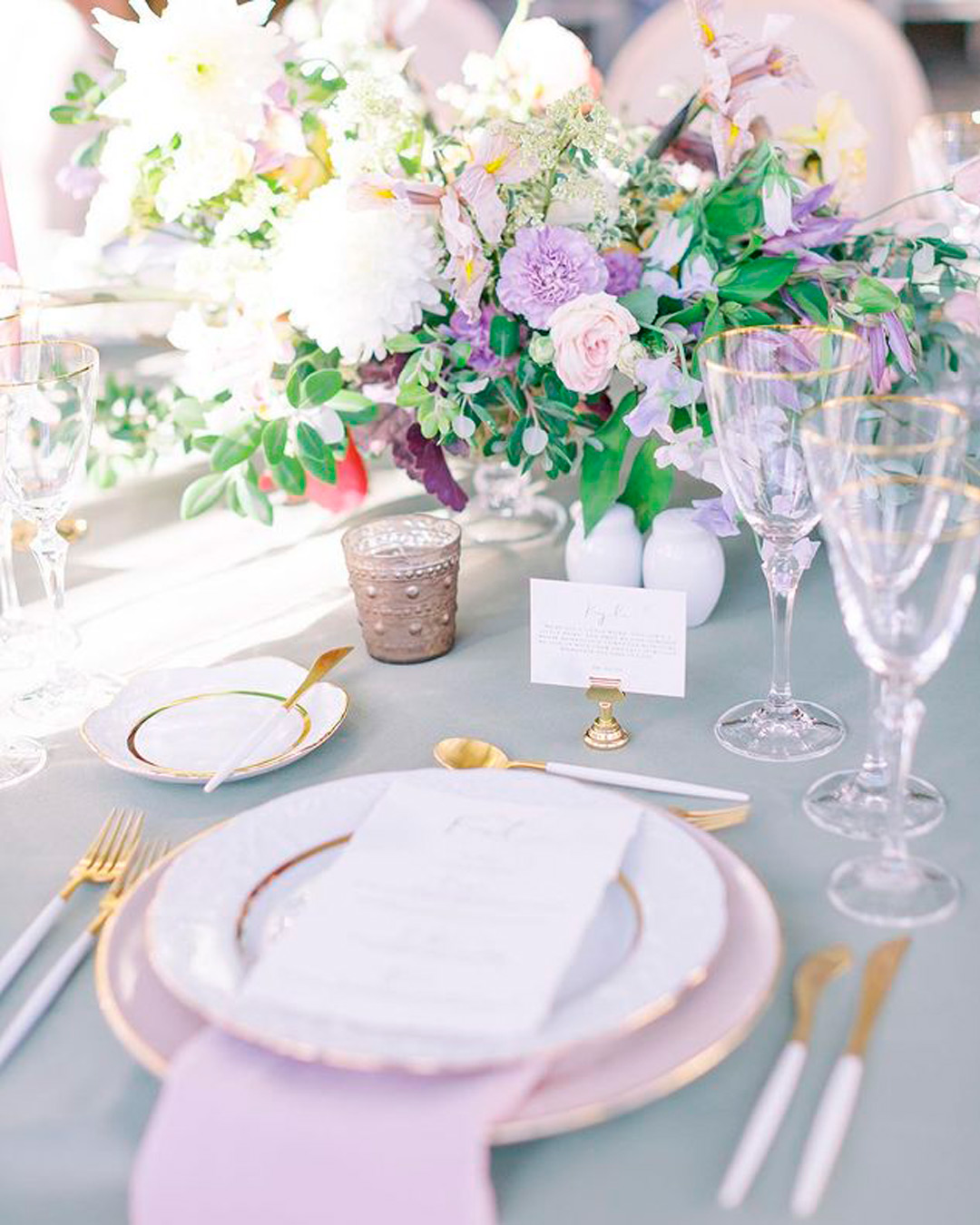 lilac-wedding-colors-table-decor-splendidaweddings