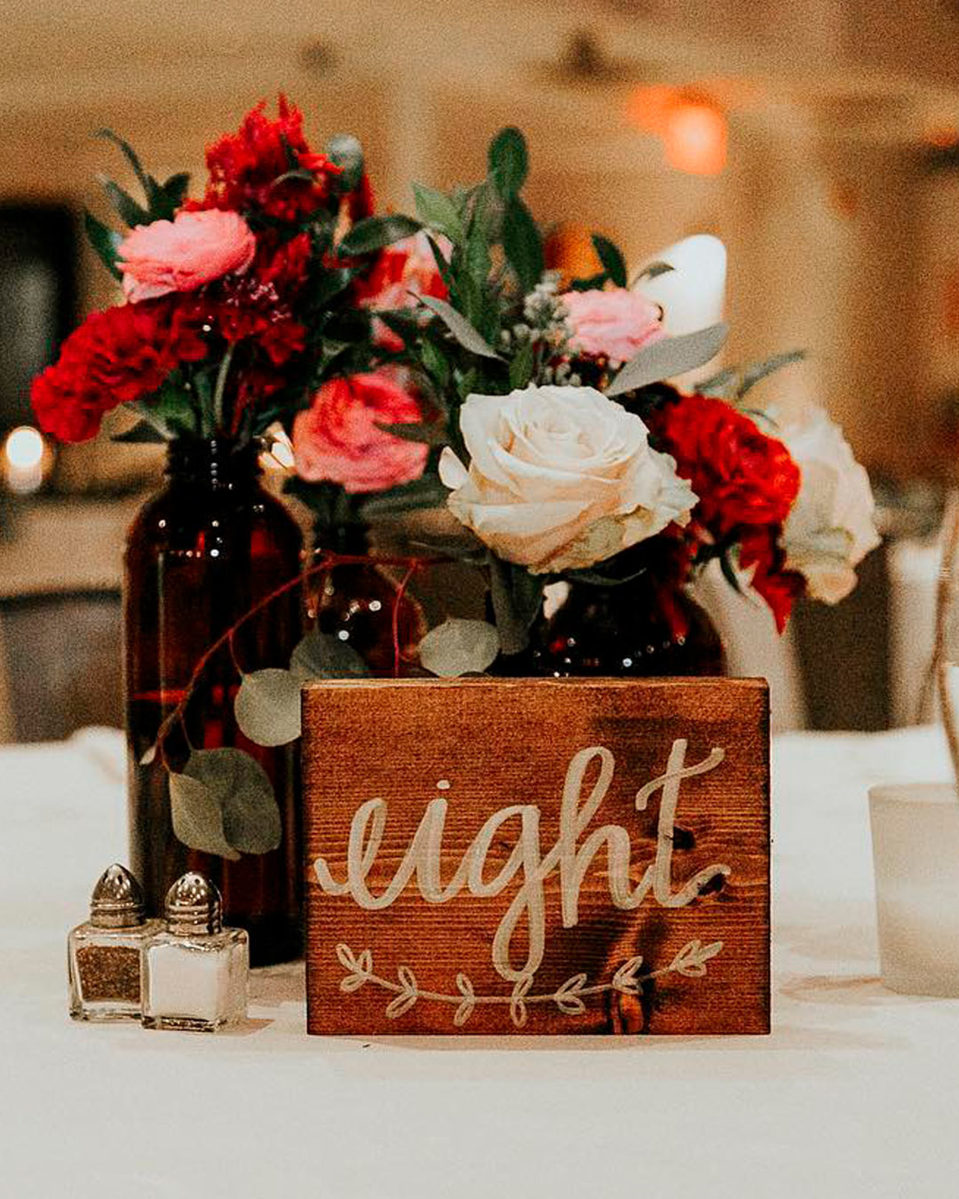 red white wedding colors flowers centerpiece