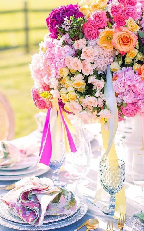 summer wedding colors flowers centerpiece