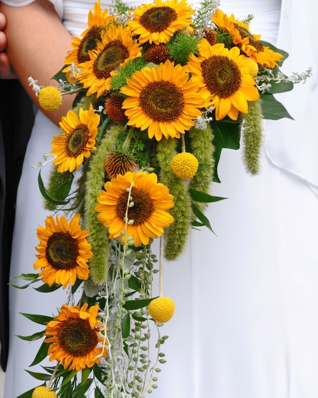 sunflower wedding bouquets20