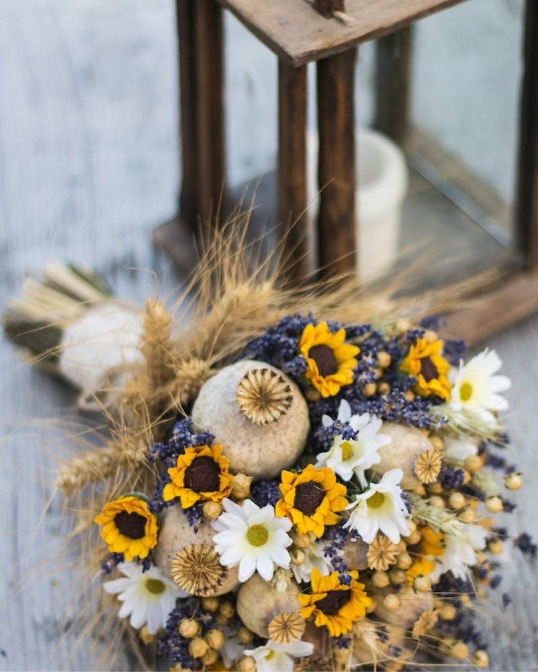 sunflower wedding bouquets16