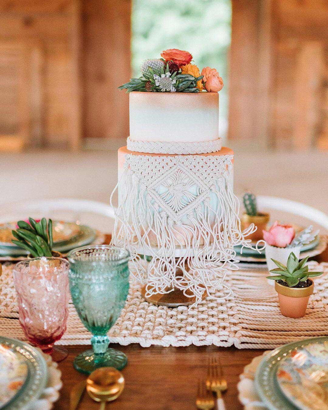unique wedding color combos monochtomatic ombre peach cake