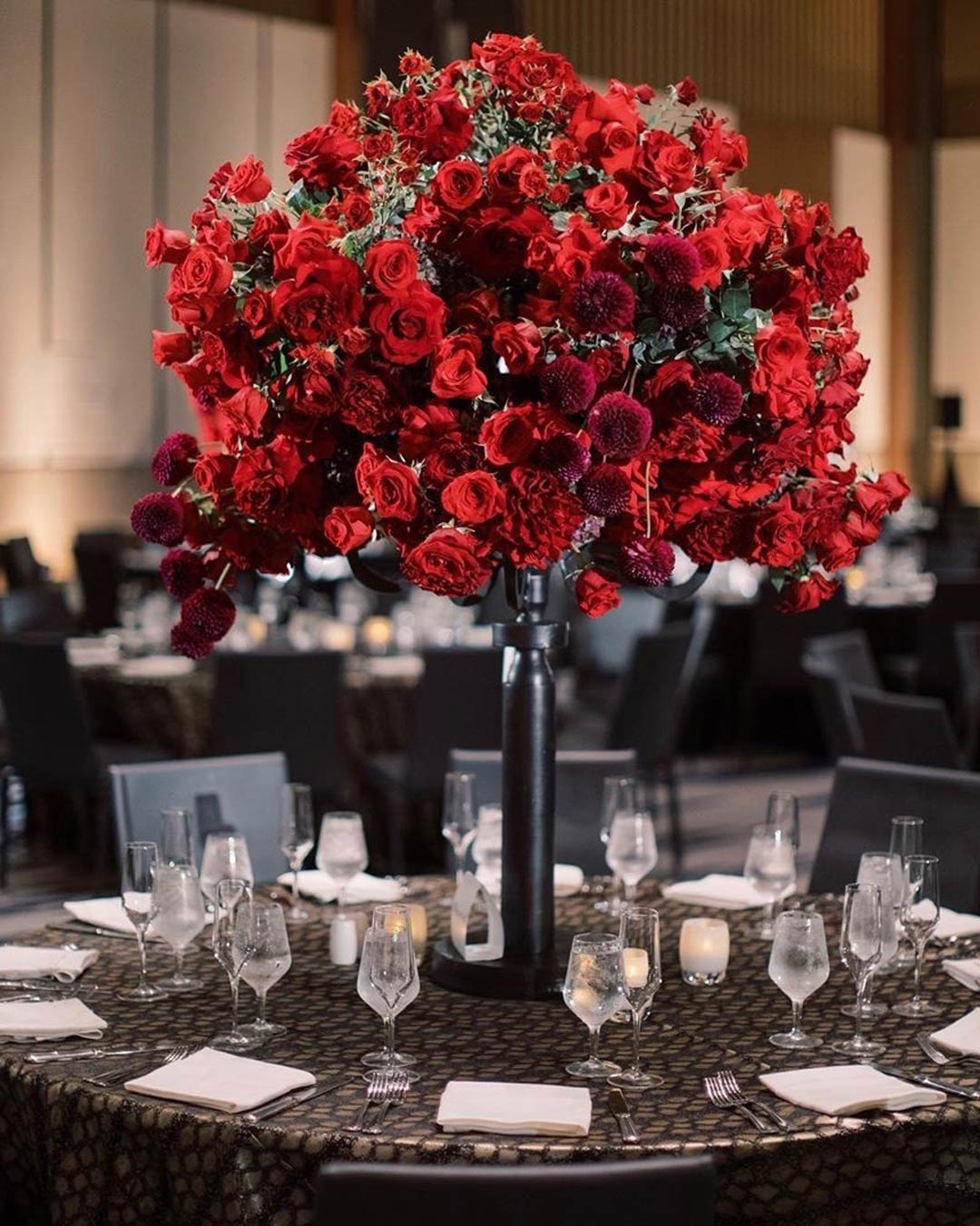 unique wedding color combos red black taupe flowers centerpiece