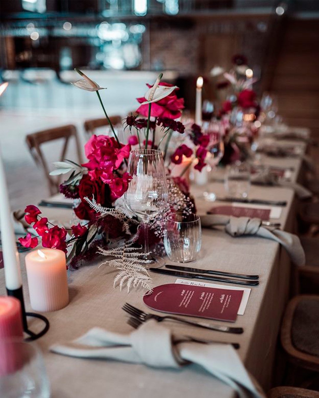 unique wedding color combos table decor burgundy