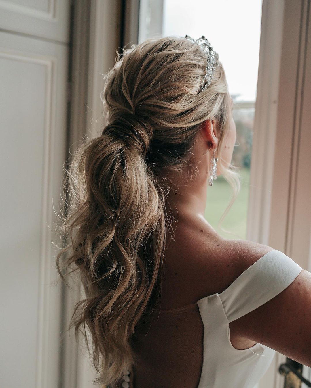wedding hairstyles for long hair tiara
