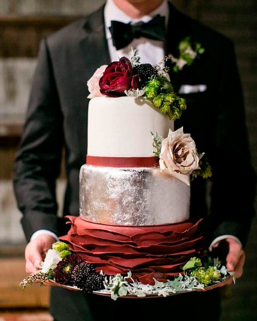 winter wedding colors cake black red