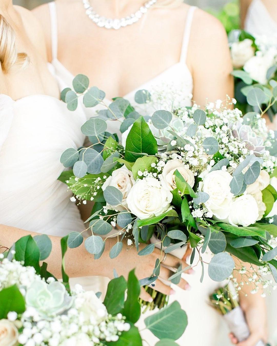 winter wedding colors green white bride bouquet